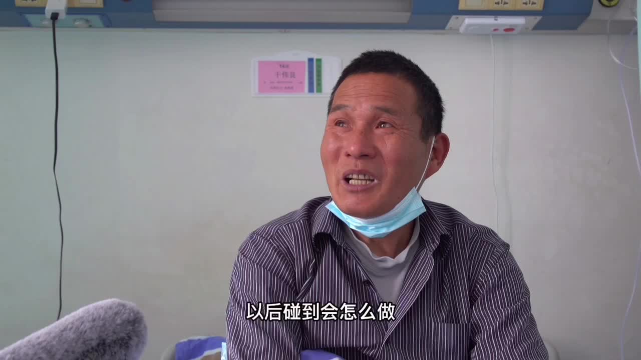 为平民英雄点赞 楼房起火?保安救火后成“雪人”